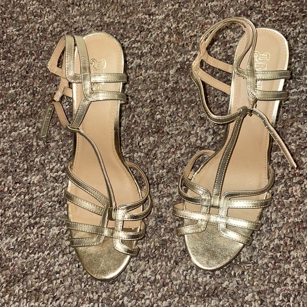 Metallic gold platform pump sandal